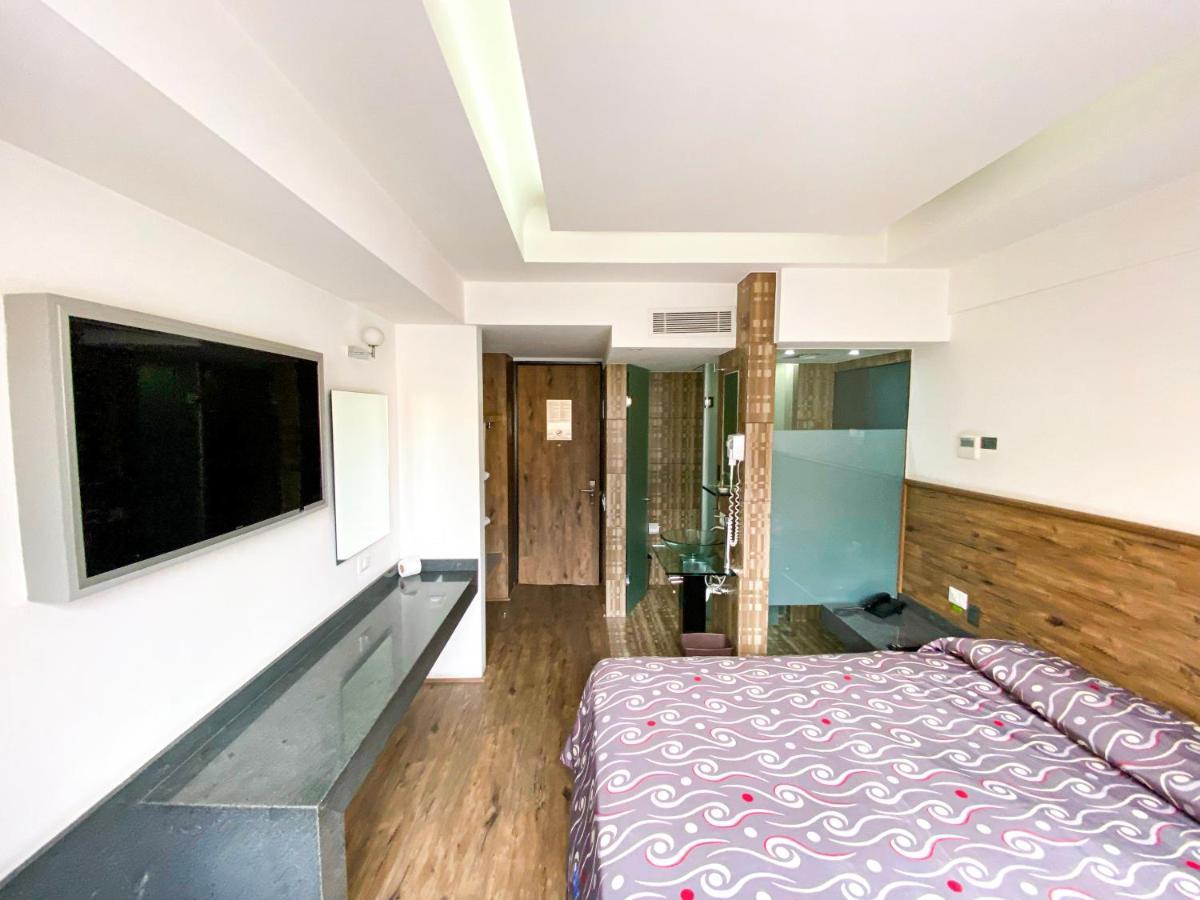 La Fuente Hotel *